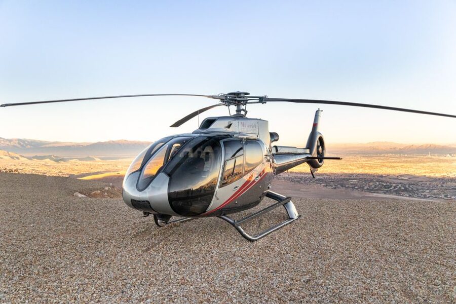Las Vegas: Helicopter Night Flight over the Strip - The pilot narration: why it turns a flight into a story