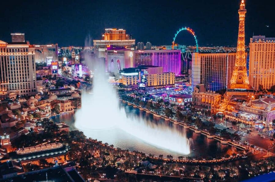 Las Vegas: Helicopter Tour of the Strip with Window Seats - The 12–15 Minute Strip Flight: Where You Go and What It Feels Like