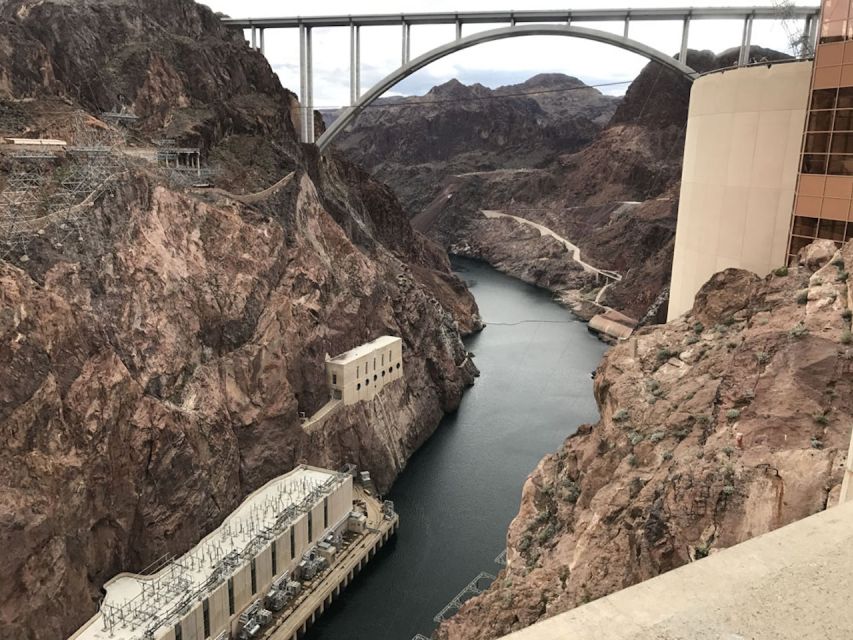 Las Vegas: Hoover Dam and Colorado River Full-Day Kayak Tour - Sandy Beach and Willow Beach: the photo stops and wildlife scan