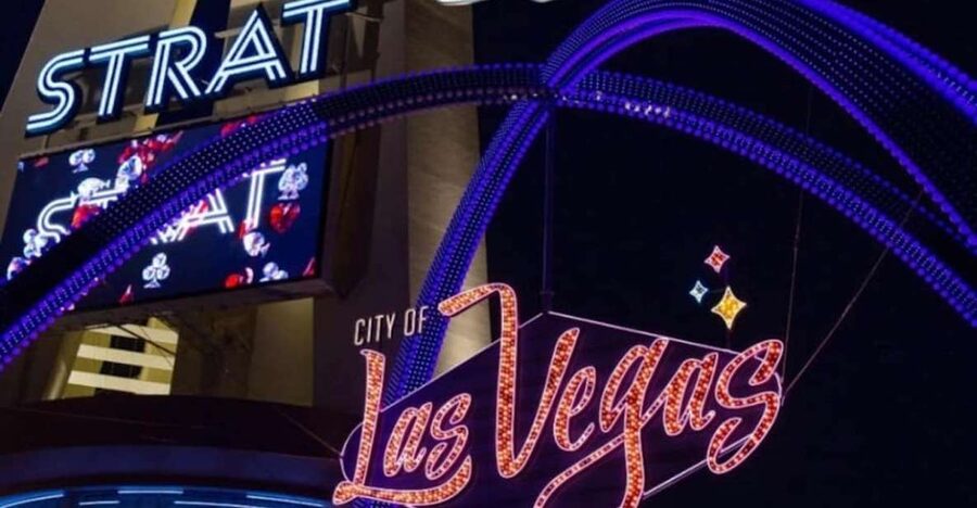 Las Vegas: L.A. Comedy Club at the STRAT Entry Ticket - The comedy lineup: national comics, local talent, and a big range of styles