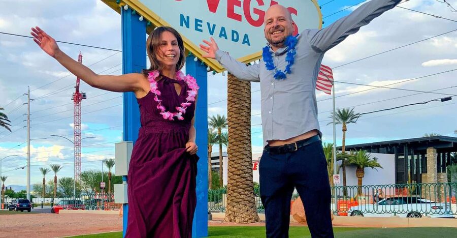 Las Vegas: Las Vegas Sign + 7 Magic Mountains + Photoshoot - A fast way to get two “must-shots” without wrestling your schedule