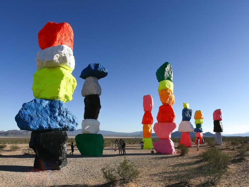 Las Vegas: Las Vegas Sign + 7 Magic Mountains + Photoshoot - Seven Magic Mountains: pop art towers you can frame a dozen ways