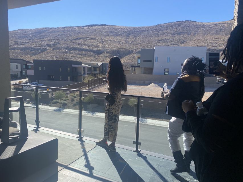 Las Vegas: Luxury Home Tour with Snacks and Drinks - Snacks, drinks, and a pace that won’t fry your day