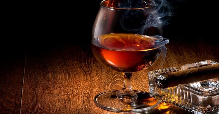 Las Vegas: Mobsters, Casinos, and Speakeasy Bar Crawl - The Walk Between Stops: More Than Just Famous Streets