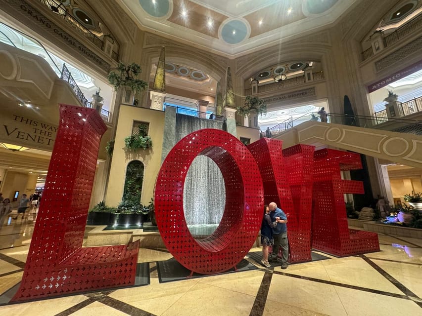 Las Vegas: Night City Tour with Hotel Pickup - Welcome to Fabulous Las Vegas Sign: Iconic, But Time It Right
