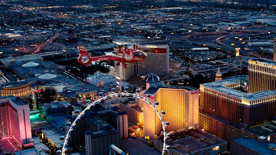 Las Vegas: Night Helicopter Flight over Las Vegas Strip - Photos and front-seat strategy: how to get the shot you want