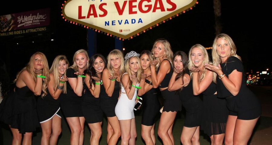 Las Vegas: Nightclub and Bar Crawl with Party Bus and Drinks - Entering a Vegas night without the planning headache