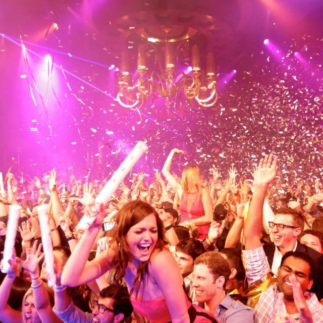 Las Vegas: Nightclub and Bar Crawl with Party Bus and Drinks - VIP entry and included cover charges: the real value