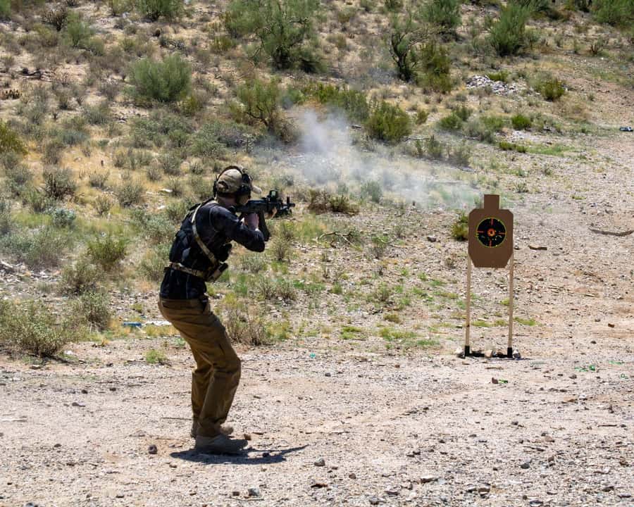 Las Vegas: Outdoor Shooting in Southern Nevada - The gun lineup: AR-15, Glock 19, and what comes with each package