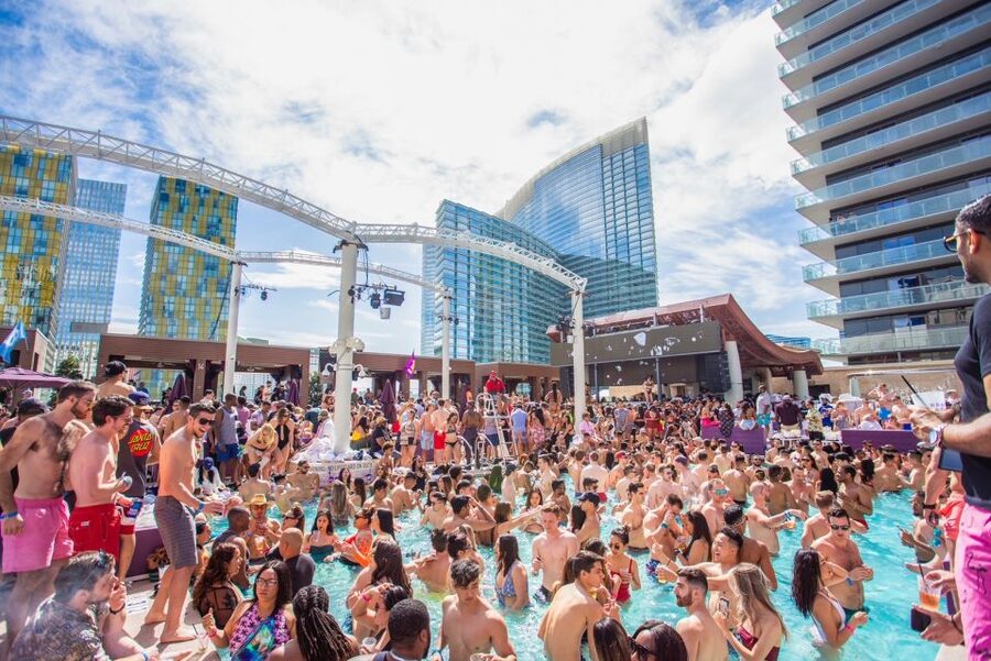 Las Vegas: Party Bus Day Club Tour with Drinks & Club Entry - Key Things to Know Before You Go