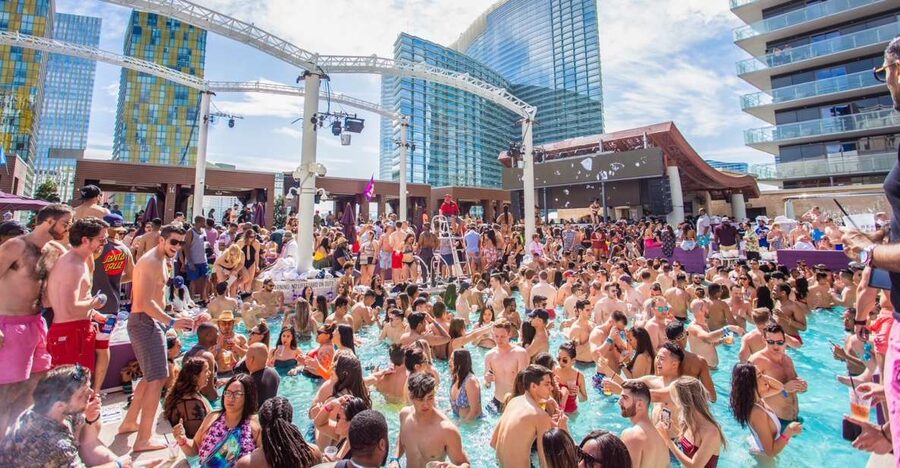 Las Vegas: Party Bus Day Club Tour with Drinks & Club Entry - The Open-Bar Party Bus: A Moving Pre-Game