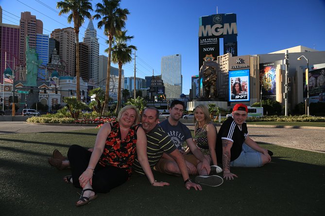 Las Vegas Photo Tour by Luxurious Vehicle - How the Photographer and Driver Keep the Tour Fun (Not Awkward)