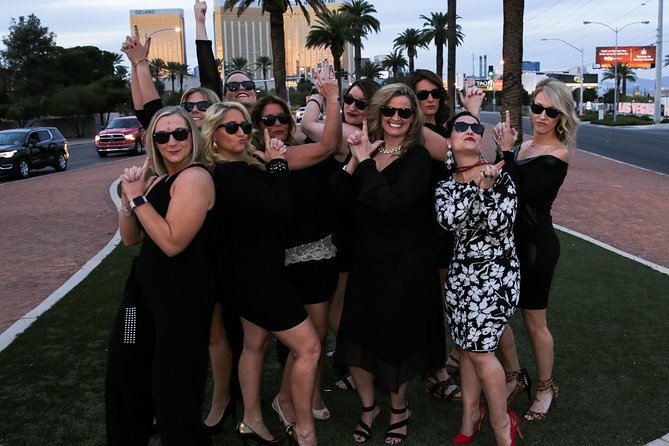 Las Vegas Photo Tour by Luxurious Vehicle - Your Photo Package: At Least 96 Images Plus Retouched Picks