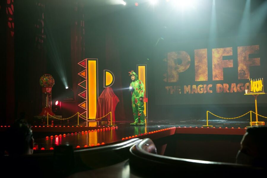 Las Vegas: Piff the Magic Dragon Show at the Flamingo - Meet Piff and Mr. Piffles: the dynamic that drives the laughs