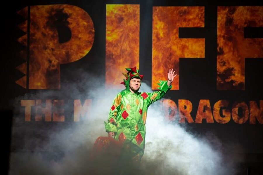 Las Vegas: Piff the Magic Dragon Show at the Flamingo - What you’re actually paying for: a tight 75-minute magic comedy