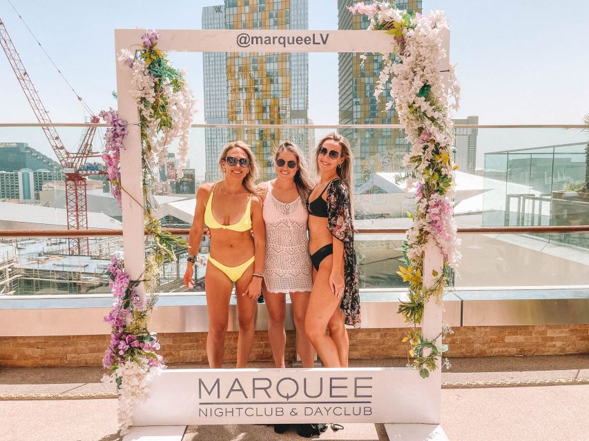 Las Vegas: Pool Crawl with Free Drinks on the Party Bus - Key highlights at a glance