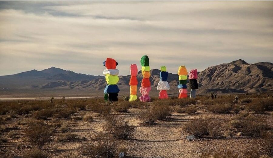Las Vegas: Private 7 Magic Mountains and Vegas Sign Car Trip - Welcome to Fabulous Las Vegas sign: the classic stop and how to make it work