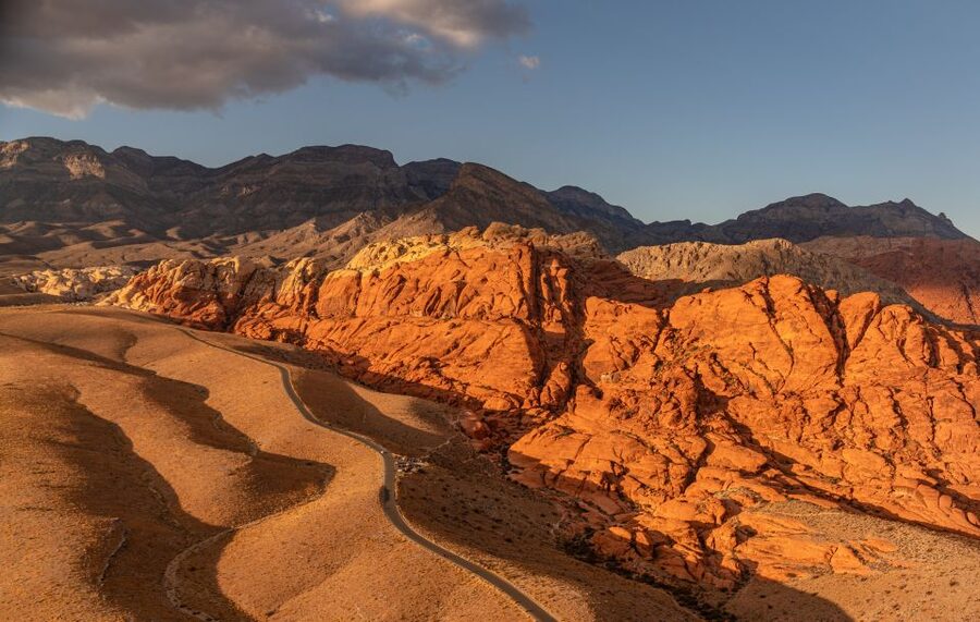Las Vegas: Red Rock Canyon Helicopter Landing Tour - Over Red Rock Canyon: the route that makes the hour feel full