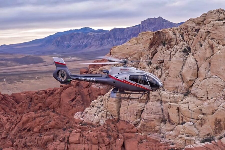Las Vegas: Red Rock Canyon Helicopter Landing Tour - Flying back over Las Vegas landmarks you recognize instantly