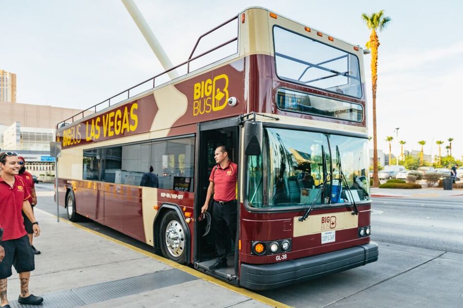Las Vegas: Sightseeing Night Tour by Open-top Bus - Open-top comfort: cold nights, wind, and how to dress for a 2-hour ride