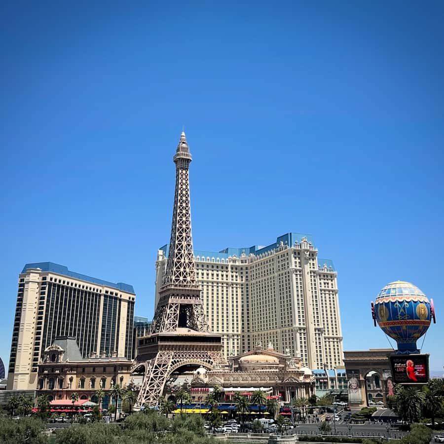 Las Vegas Strip: 90-Minute Sightseeing Tour with Photo Stops - Treasure Island start: getting on without the chaos