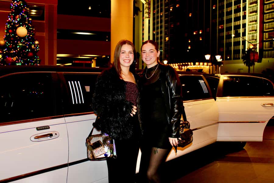 Las Vegas Strip Limo Tour with Champagne and Photos - The Welcome to Las Vegas Sign Stop: Iconic, but Faster Here