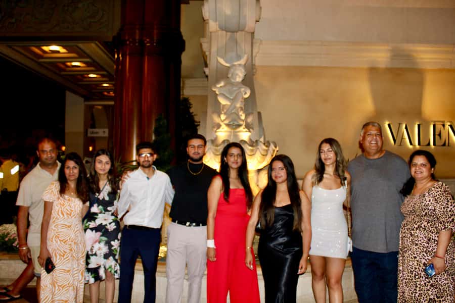 Las Vegas Strip Limo Tour with Champagne and Photos - Champagne and Occasion Props: The Fun Part That Changes the Mood