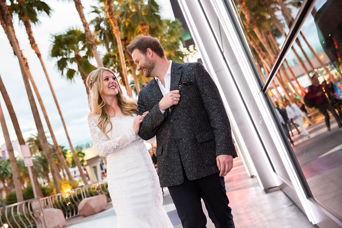 Las Vegas Strip Photo Shoot - Posing Without Feeling Awkward (Real-World Comfort Tips)