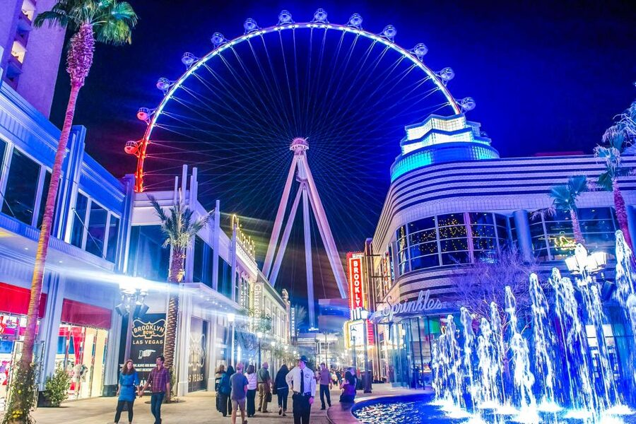 Las Vegas Strip: The High Roller at The LINQ Ticket - Photos and souvenirs: how to avoid the common money trap