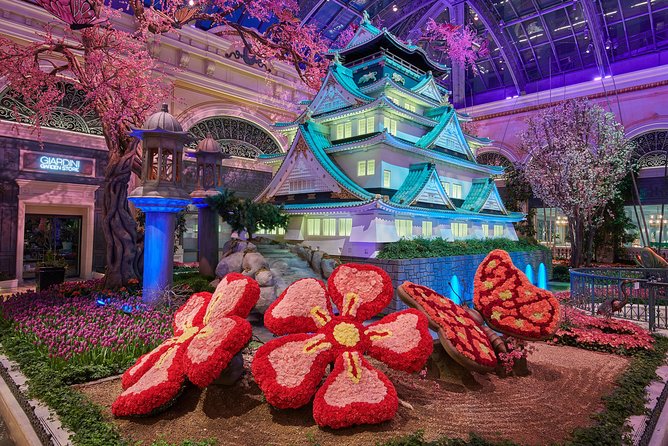 Las Vegas Strip Walking Tour - Caesars Palace Photos and Fountains: Statues, Form, and Timing