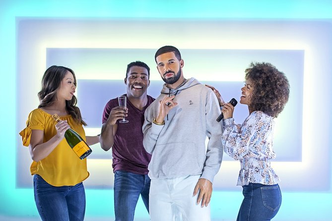 Las Vegas Super Saver: Madame Tussauds with Gondola Boat Ride - First stop: entering Madame Tussauds Las Vegas (and timing your photos)