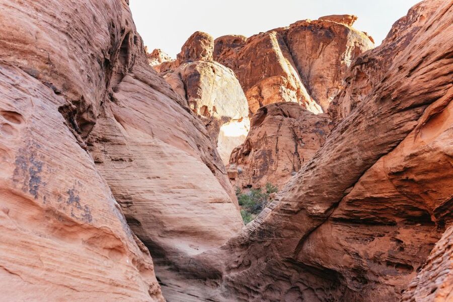 Las Vegas: Valley of Fire Guided Hike with Drinks and Snacks - The hike itself: scrambles, peaks, and natural arches