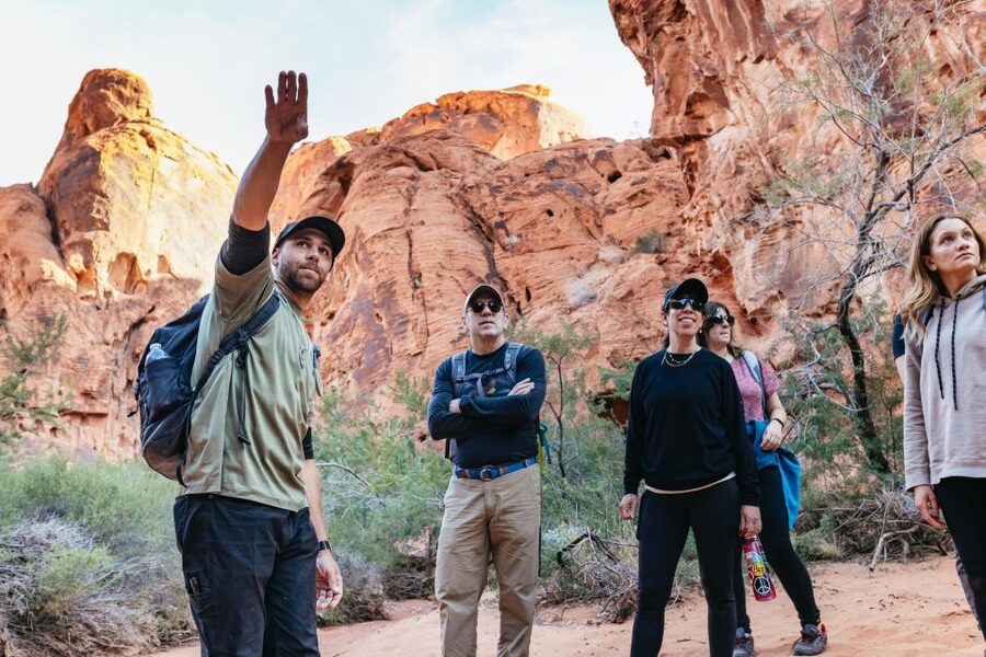 Las Vegas: Valley of Fire Guided Hike with Drinks and Snacks - From Las Vegas pickup to the first big view over Lake Mead