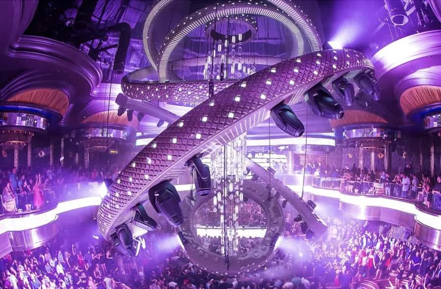 Las Vegas: VIP Club Crawl with Party Bus and Drinks - First Venue: The Warm-Up Where Drink Specials Help
