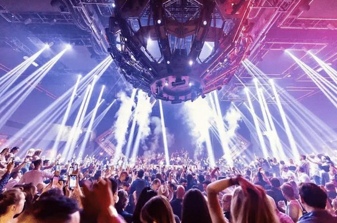 Las Vegas: VIP Club Crawl with Party Bus, Express Entry & Drinks - The club route: what you can expect from 3–4 stops