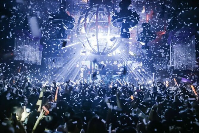 Las Vegas: VIP Pool Crawl with Party Bus, Express Entry & Drinks - Meet at Palms Casino Resort: the fastest way to start your Strip day