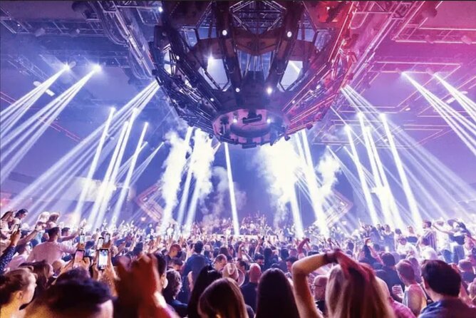 Las Vegas: VIP Pool Crawl with Party Bus, Express Entry & Drinks - A note on reviews: nearly all the good, one real caution