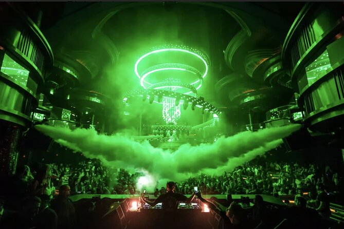 Las Vegas: VIP Pool Crawl with Party Bus, Express Entry & Drinks - Price and value: what $99 buys in a Vegas dayclub world