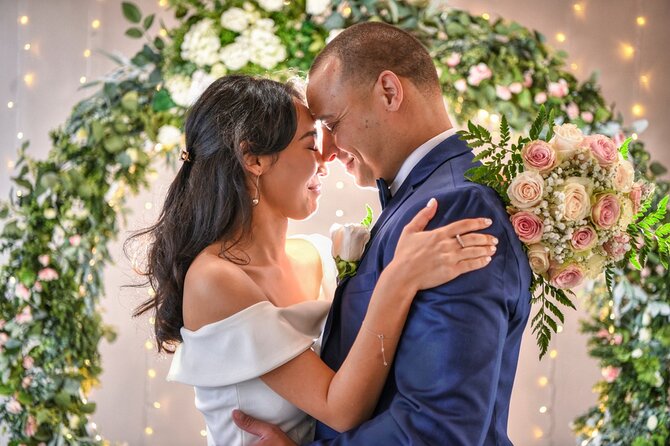 Las Vegas Wedding at The Little Vegas Chapel - Quick Reasons People Love This Chapel