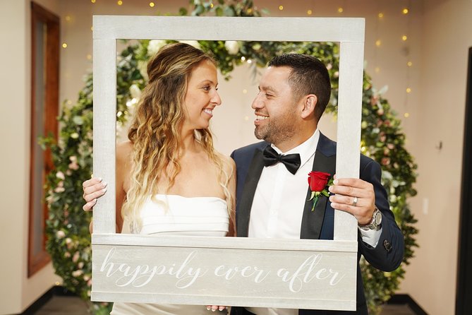 Las Vegas Wedding at The Little Vegas Chapel - Music That Fills the Room (and Keeps Time on Track)