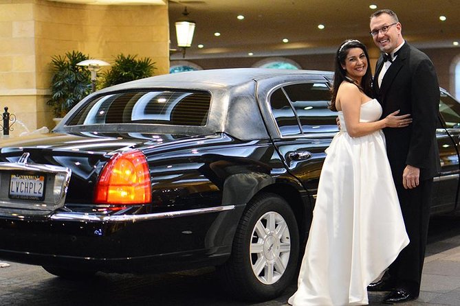 Las Vegas Wedding at The Little Vegas Chapel including Limousine Transportation - Bouquet, boutonniere, and rose color rules