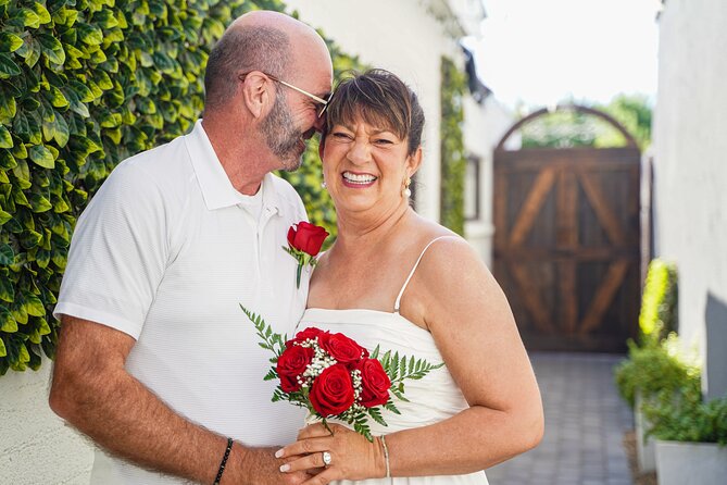 Las Vegas Wedding at The Little Vegas Chapel including Limousine Transportation - Price and what you truly get for $499 per group