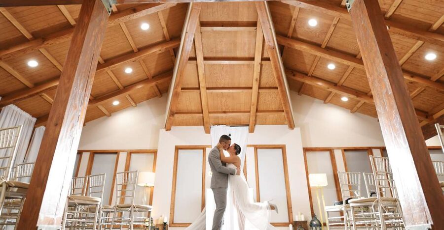Las Vegas Wedding with Limousine Transportation - Love is Forever at Little Vegas Chapel: what $499 actually covers