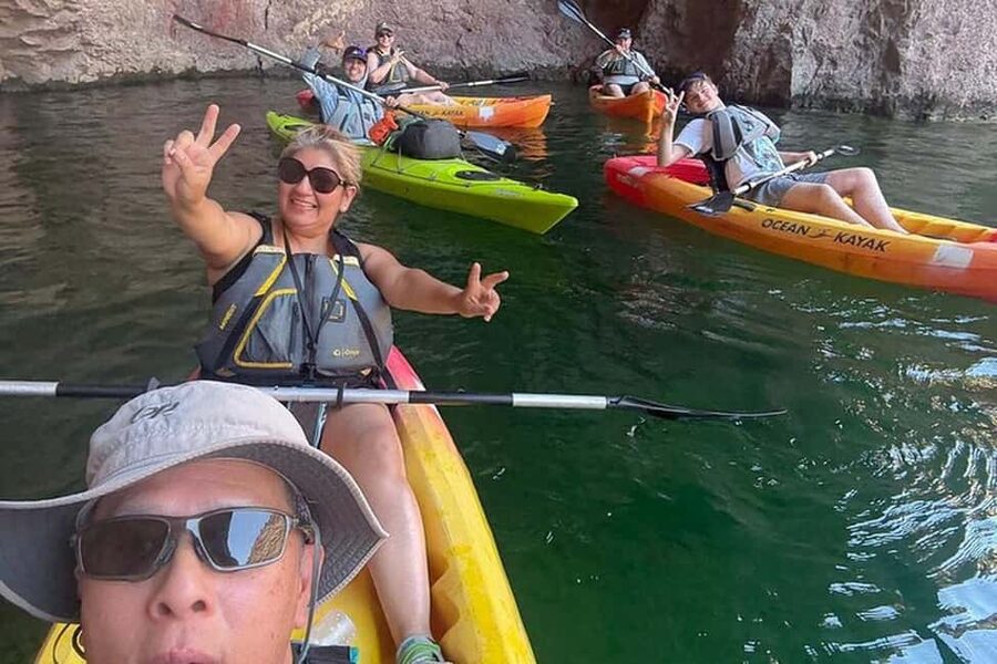Las Vegas/Willow Beach: Guided Kayak Tour to Emerald Cave - Emerald Cave: what the glowing green water experience is like