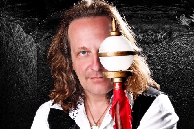 Magic Up Close Early Show at Las Vegas Magic Theater - The itinerary is simple on purpose: one stop, one show