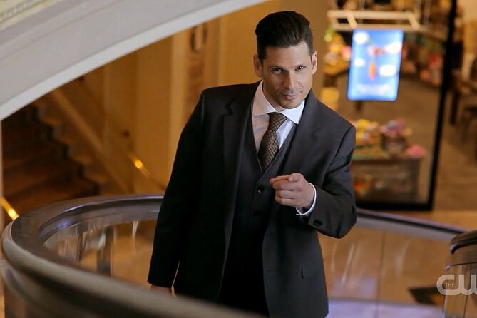 Mike Hammer Comedy Magic Show at the Four Queens Hotel - Practical timing: how to plan a smooth Fremont Street night