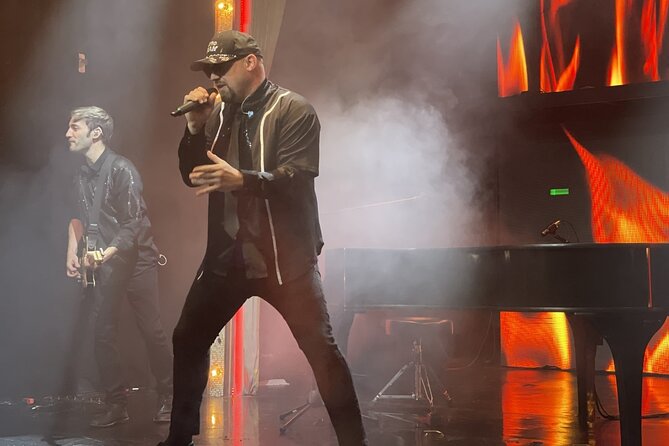 Piano Man at Planet Hollywood Resort and Casino - Seats, VIP, and the small-theater advantage (plus one safety note)