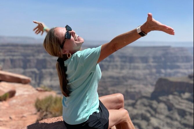 Private Grand Canyon West and Joshua Tree Photography Tour - Outfit changes: the secret weapon for family and couple photos