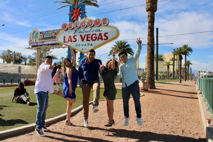 Private Limo 2.5hr Tour of Vegas with Champagne - Key highlights you’ll feel right away