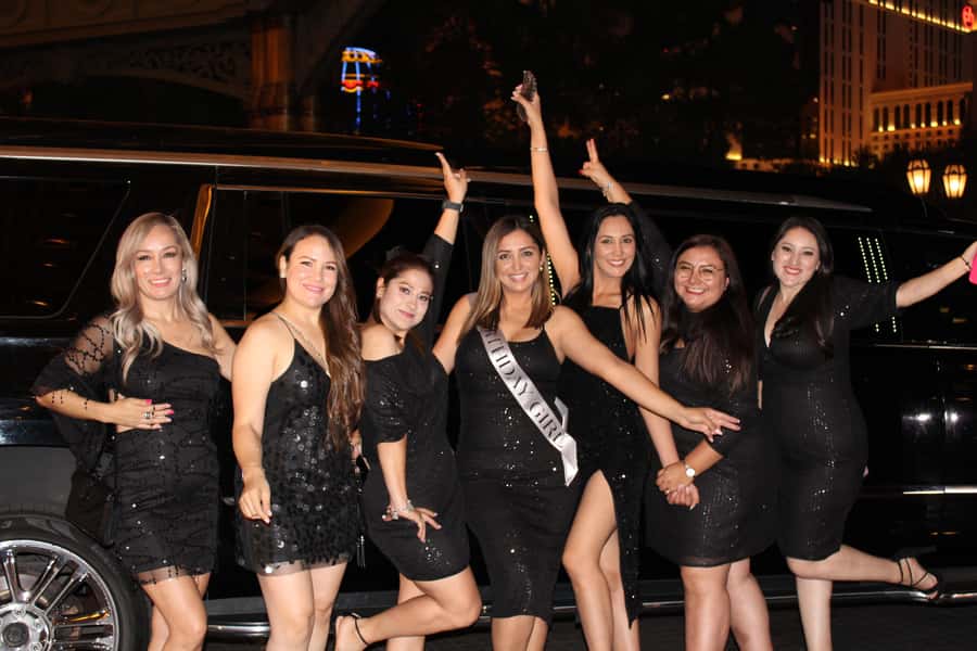 Private Limo 2.5hr Tour of Vegas with Champagne - Fremont-to-Sphere: modern Vegas from a smooth moving viewpoint